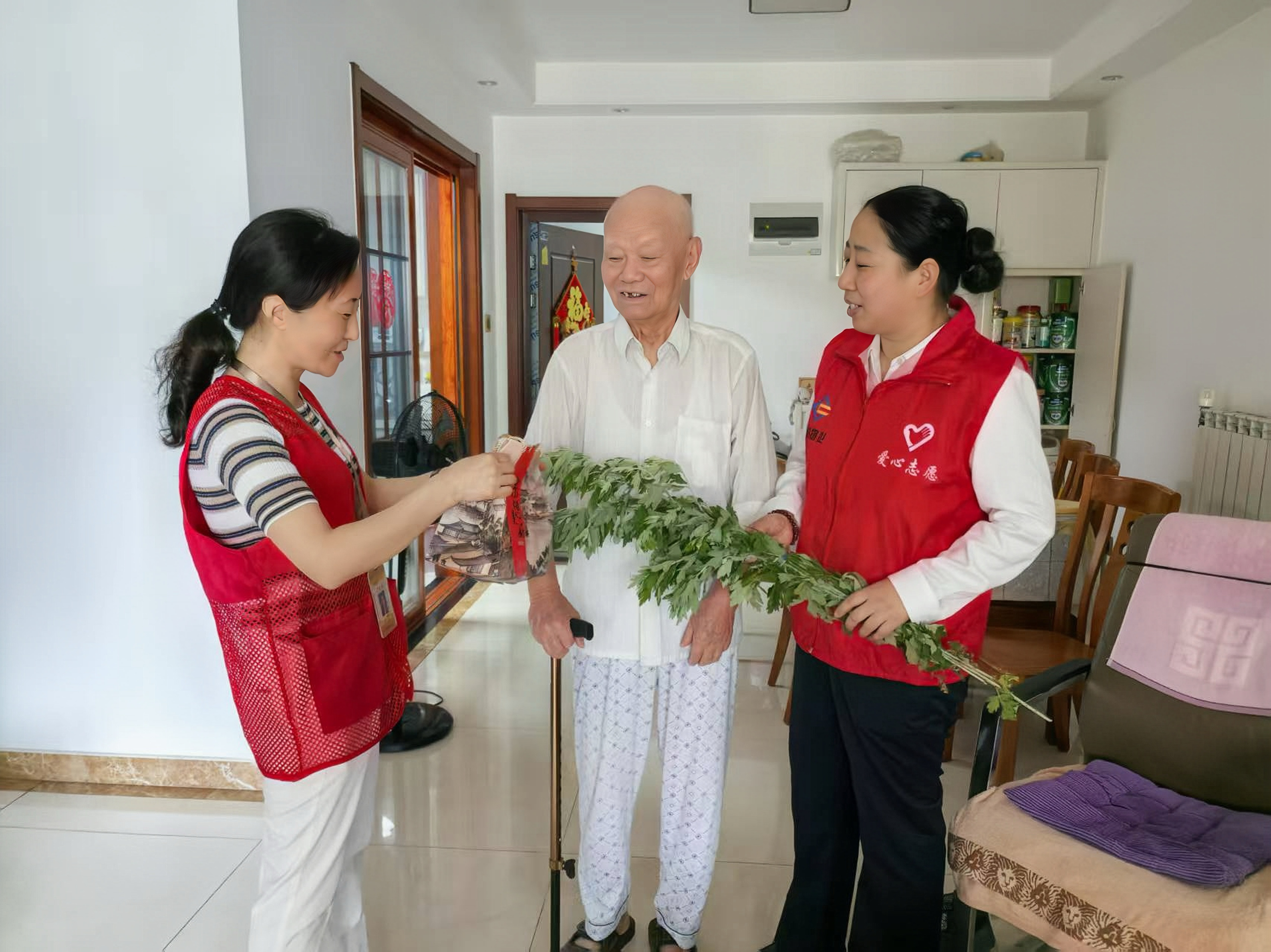 “琥珀助老團(tuán)”牽起企業(yè)與社區(qū)老人的紐帶